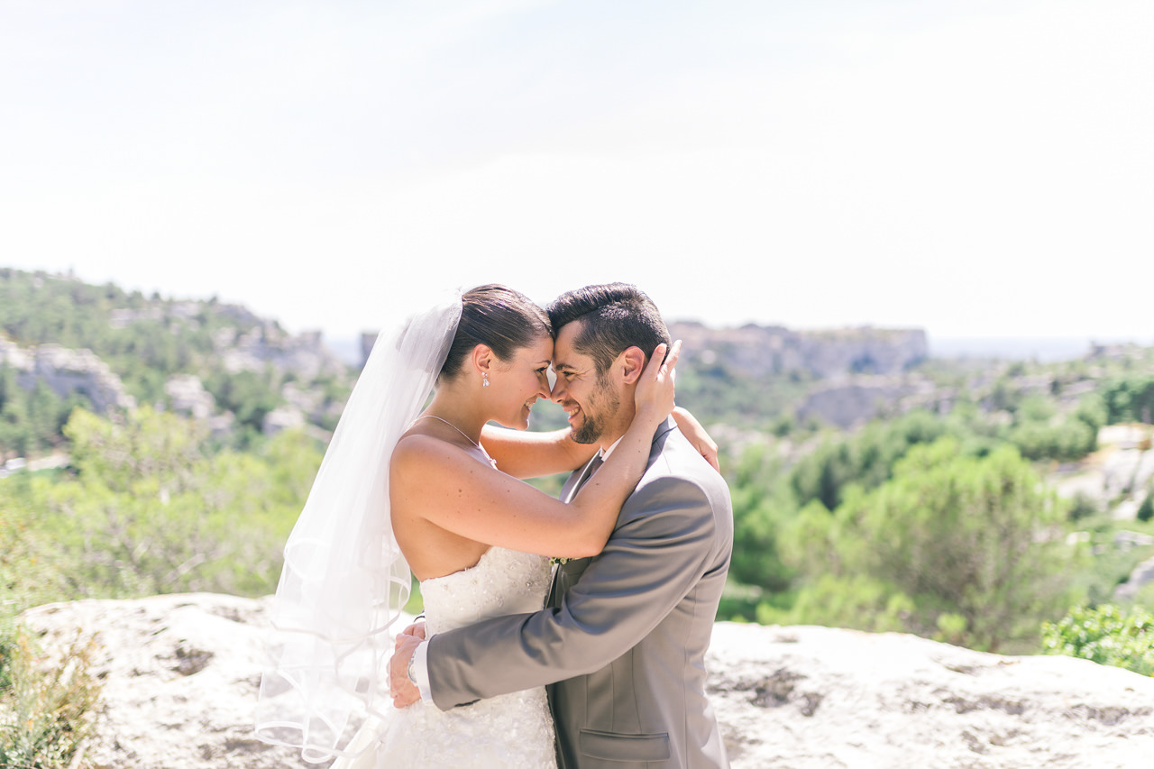 Mariage dans les Alpilles et Mas des Beaumettes Manade Mogador.