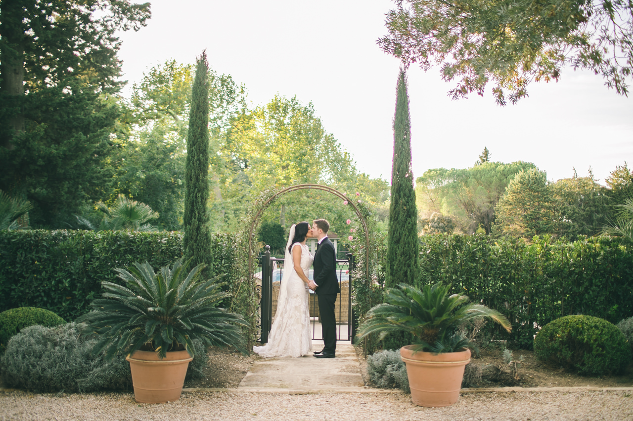 Wedding at Chateau Estoublon Sebastien CABANES French wedding photographer photographe de mariage en provence